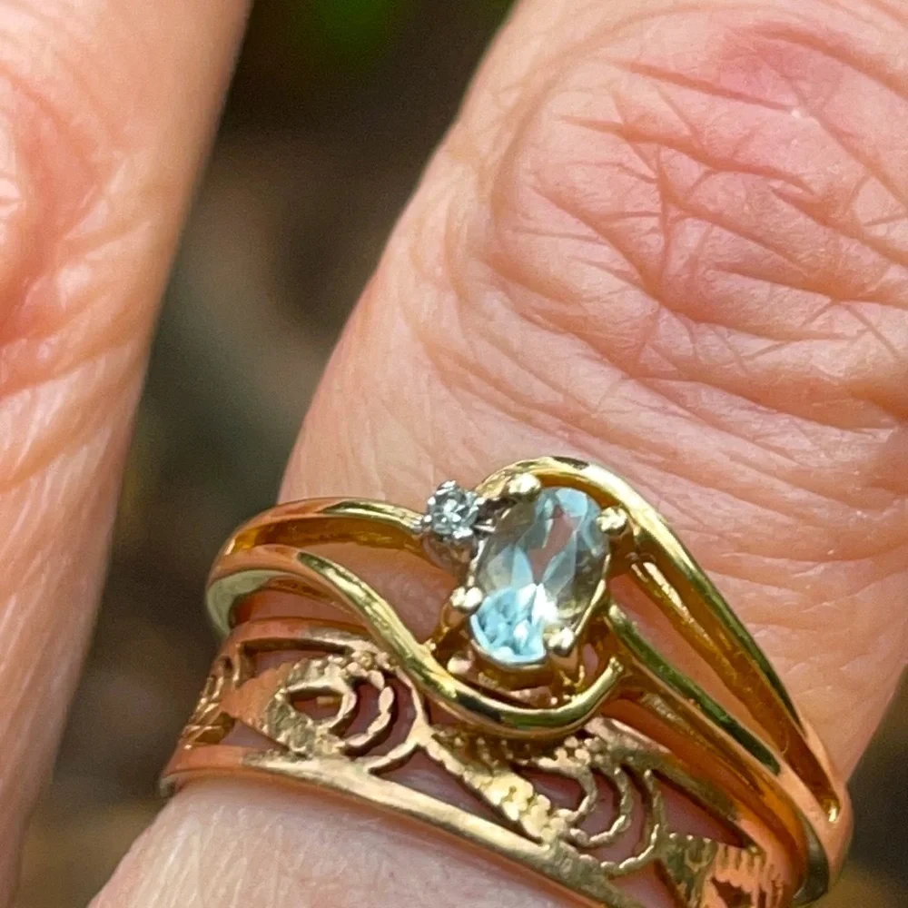 Vintage 10K gold ring with aquamarine and diamond